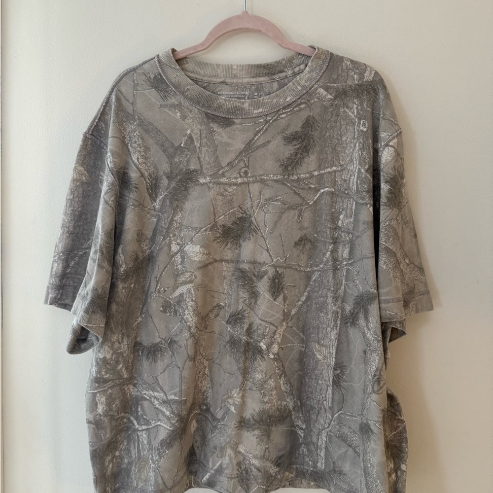 Abercrombie & Fitch Gray Camouflage Tee